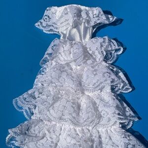 Vintage 1994 Barbie White Tiered Lace Off-Shoulder Wedding collection Dress